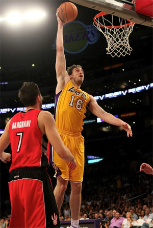 Pau Gasol vs. Raptors - 11.05.10