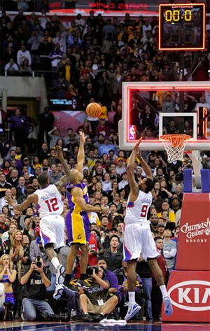 Derek Fisher vs. Clippers - 12.08.10