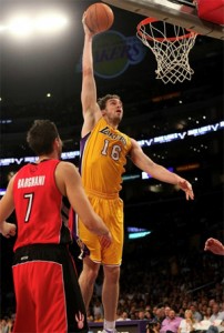 Pau Gasol scores two against the Raptors.