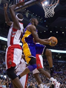 Kobe Bryant reverses home two against Raptors.