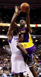 Lamar Odom drives to basket for two against Sixers.