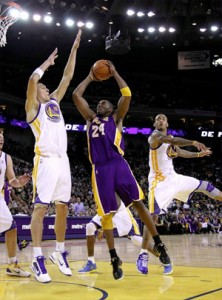 Kobe Bryant drives towards basket against Warriors.