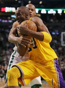 Kobe Bryant drives to hoop against Celtics.