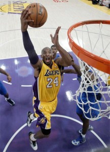 Kobe Bryant lays in two against Dallas.